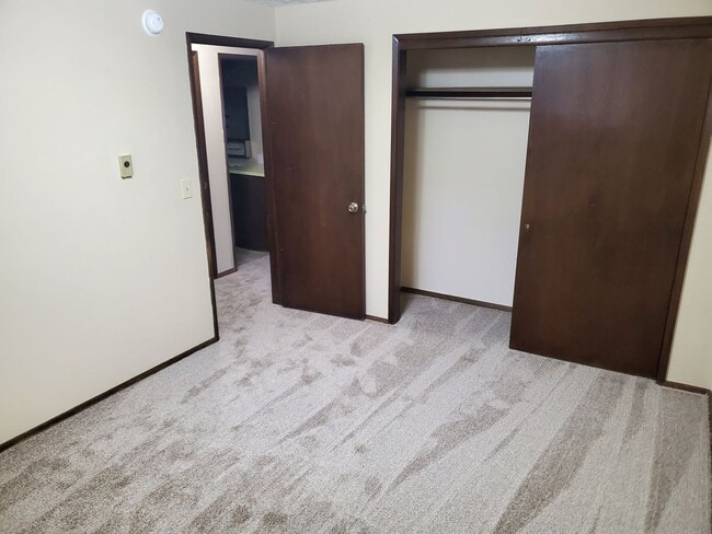 Building Photo - Cozy North Spokane 2BR with New Carpet & Prime Location