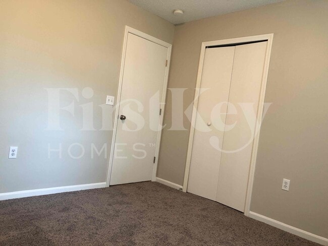 Building Photo - 2137 Featherwood Dr W