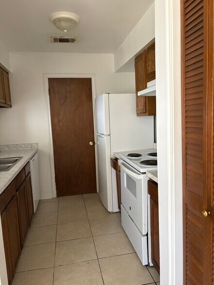 Building Photo - 155 Marilyn Dr