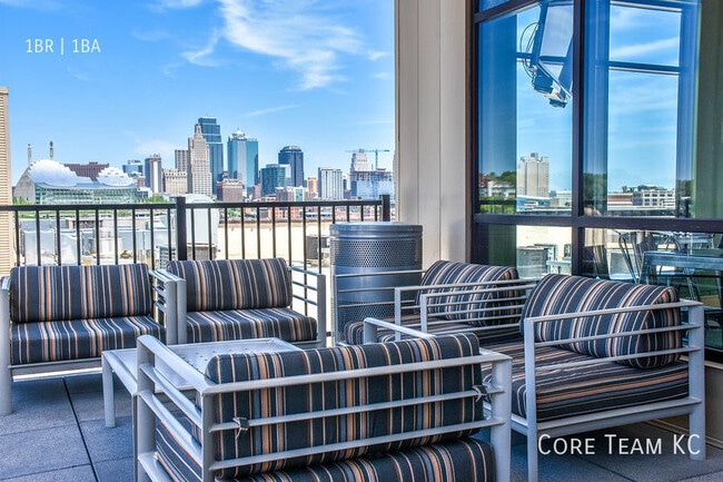 Building Photo - 382 W 22nd St