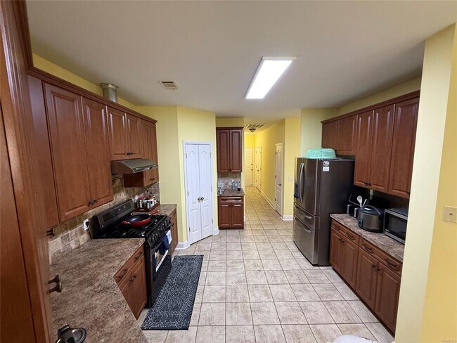 Building Photo - 9832 Helmsley Cir