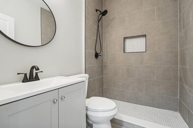 Building Photo - 324 Pacific Ave