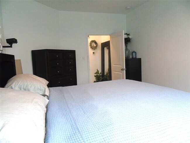 Building Photo - 308 Majestic Cedar Ct