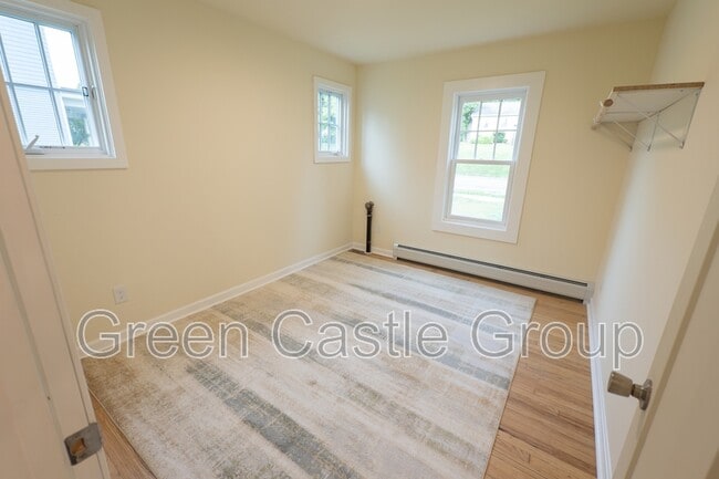 Building Photo - 146 East Ave