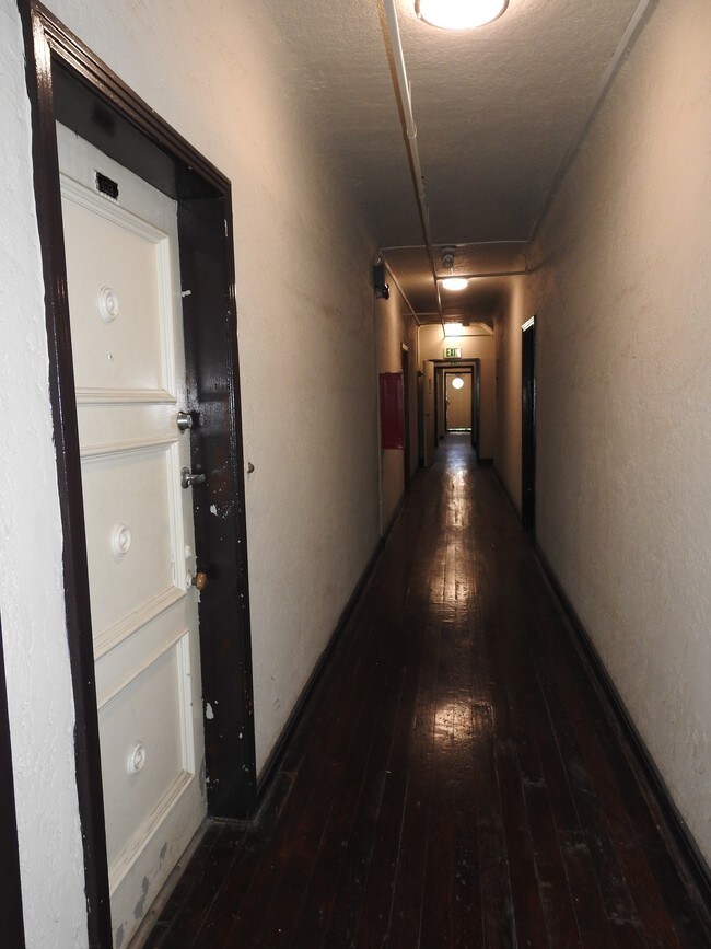 Building Photo - Gramercy Manor Apartments