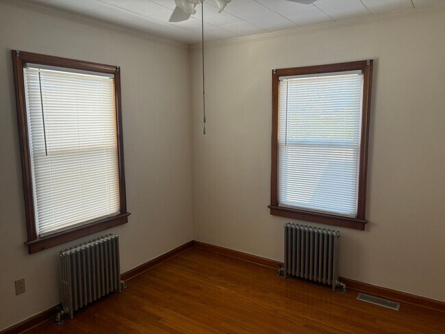 Building Photo - 2 Bedroom Apt for Rent!!