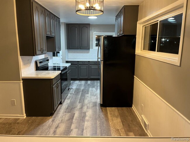 Building Photo - 4445 Oakvista Ave