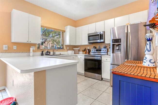 Building Photo - 14070 SW 50th Ct