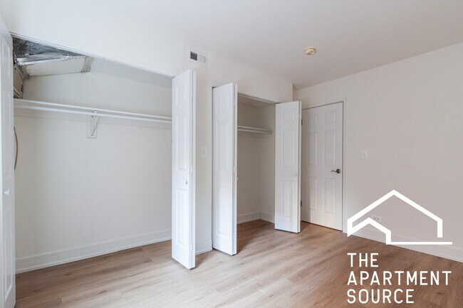 Building Photo - 544 W Melrose St