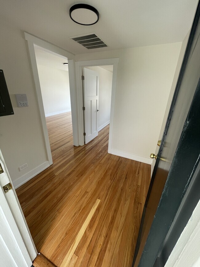 Building Photo - 1544 W Highland Ave