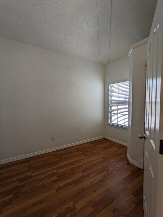 Building Photo - 12509 Sun Haven Dr