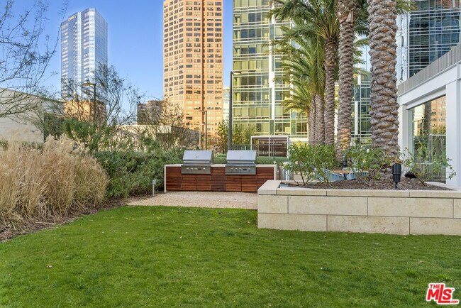 Building Photo - 877 Francisco St