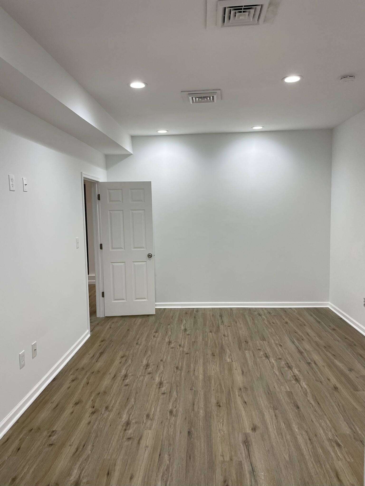 Building Photo - 2115 Harrison Ave