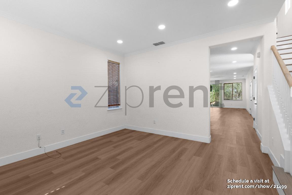 Building Photo - Unit