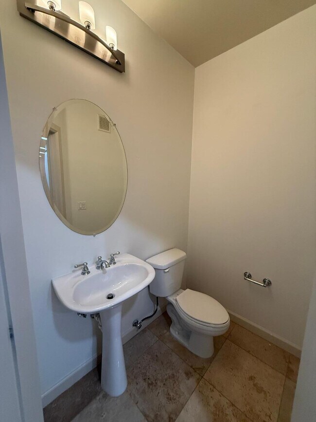 Building Photo - 7291 N Scottsdale Rd