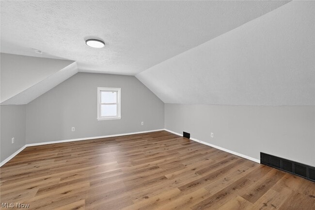 Building Photo - 303 S Green Rd