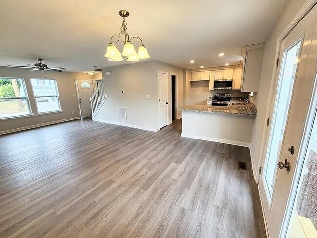 Building Photo - RENOVATED 4 BEDROOM/3 BATH IN NORFOLK! READY FOR RENT!!