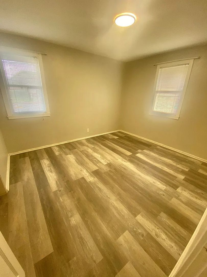 Building Photo - Charming 2-Bedroom Houghton Bungalow