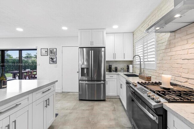 Building Photo - 5210 SW 128th Ct