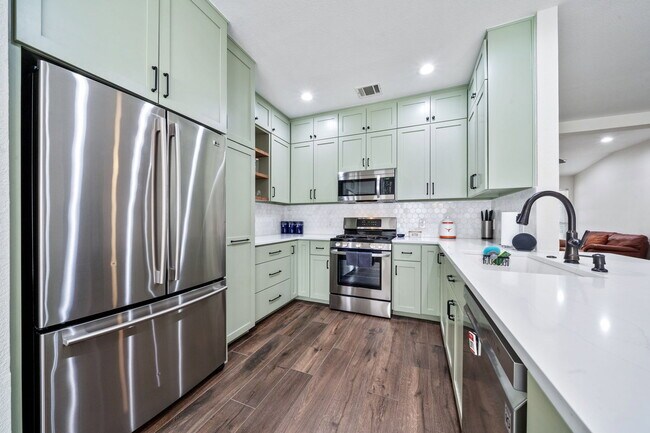 Building Photo - 8809 Corran Ferry Dr