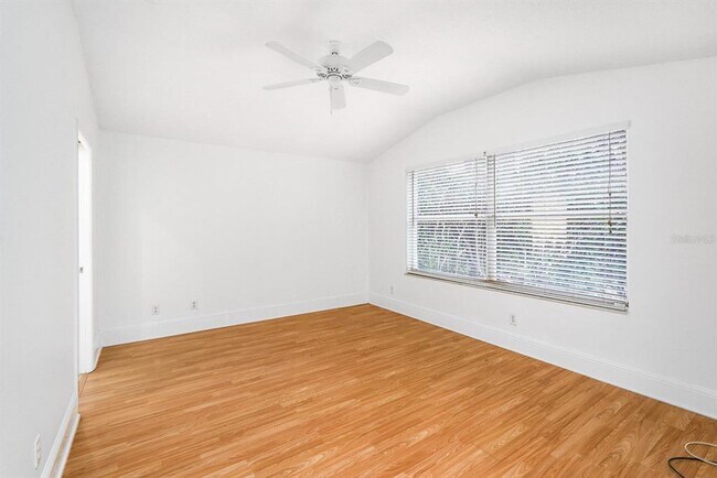 Building Photo - 295 Fareham Dr