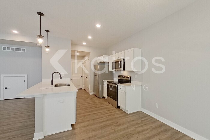 Building Photo - 6928 Holly Ct