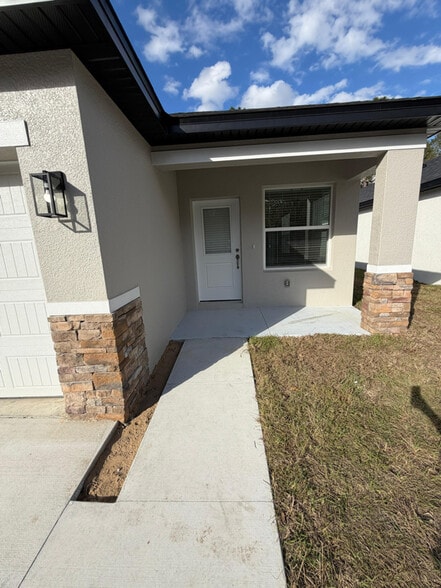 Building Photo - 2341 Suanne Ave