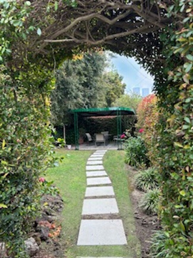 Building Photo - 9750 Newman St