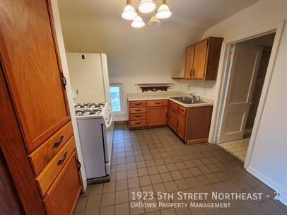 Building Photo - 1923 5th St NE