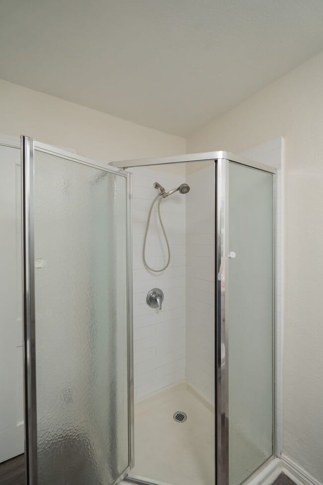 Building Photo - COZY 2 BED 1 BATH UPSTAIRS UNIT