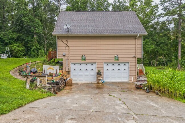 Building Photo - Charming 4BR House in Douglasville