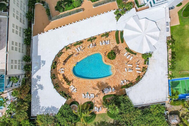 Building Photo - 5055 Collins Ave