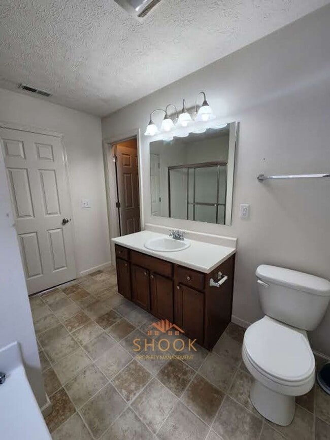 Building Photo - Available July 3rd! Cozy 3 BR Home in Lindberg Village