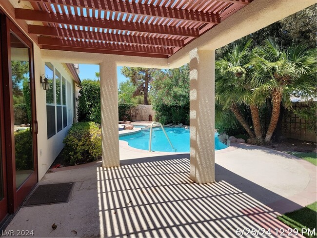 Building Photo - 2700 Copper Cove Dr