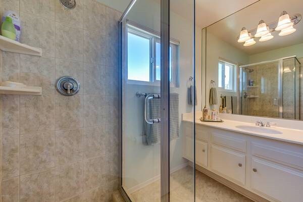 Master Bath - 1022 Calle Ruiz