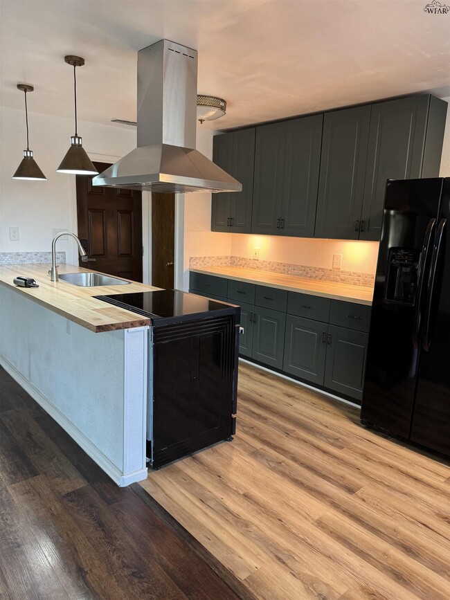 Building Photo - 2304 Tinker Trl