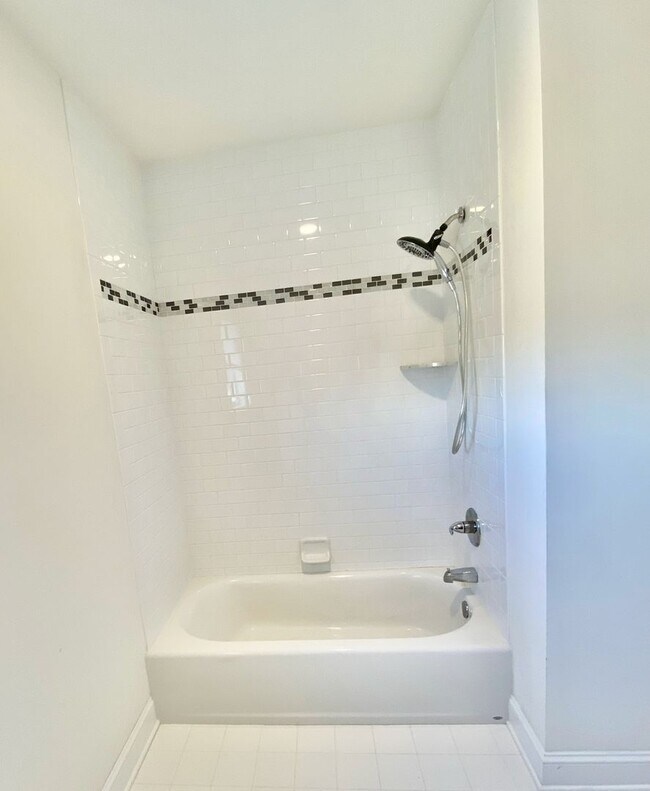 Building Photo - SIENA Place/PACKER PARK CORNER 4 Bedroom/2...