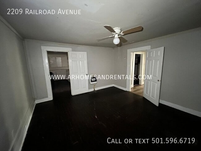 Building Photo - 2209 Railroad Ave