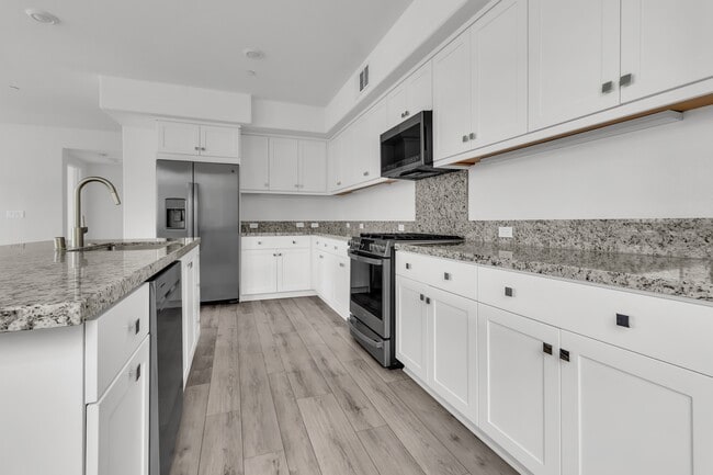 Building Photo - 1879 Union St