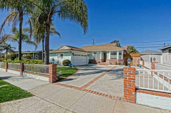 Primary Photo - REMODELED, BRIGHT & AIRY, 4BR3BA HOME W/ G...