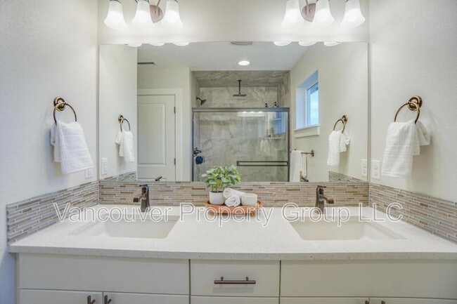 Building Photo - 11025 NE 137th Ave