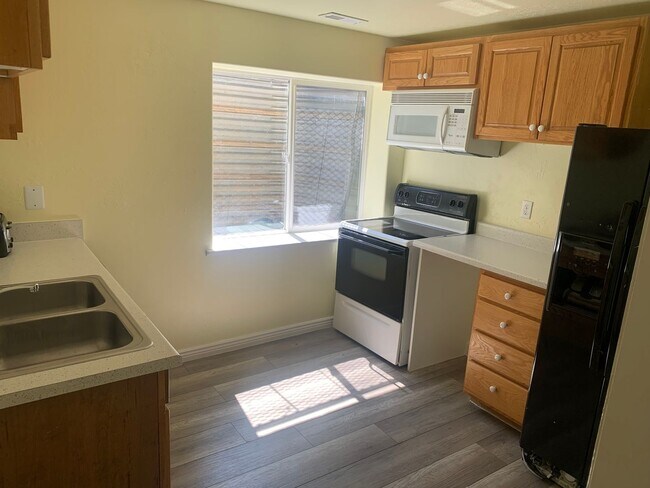 Building Photo - 4 Bed Basement Unit for Rent in PG $1700-1st Month Rent free!