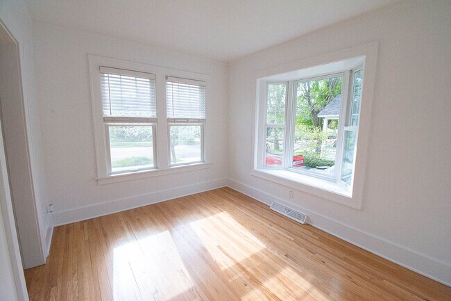 Building Photo - Beautiful Family Home Near Downtown And Hospital!