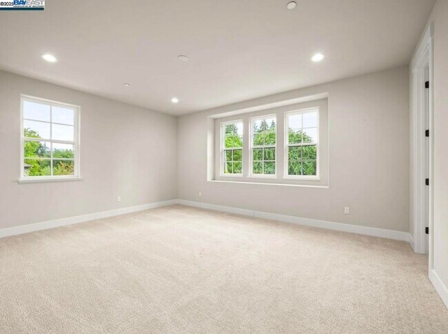 Building Photo - 1588 Alamo Way