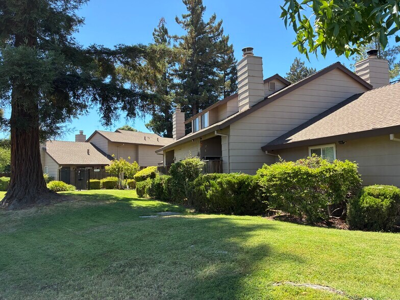 Primary Photo - 6060 Gloria Dr