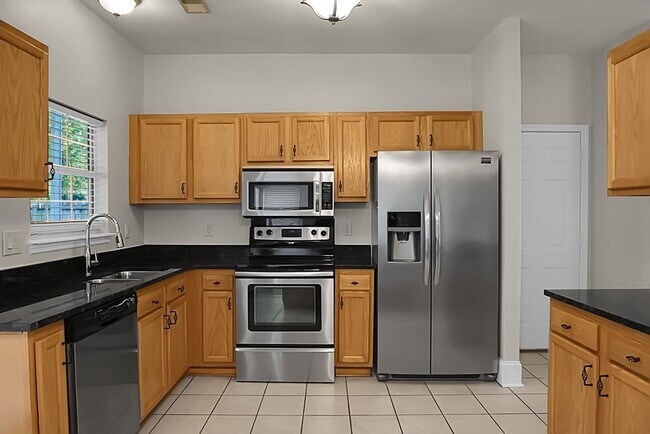 Building Photo - Gorgeous, 2 story, 4 BR, 2.5 BA Home with Fenced Yard near Magnolia Gardens