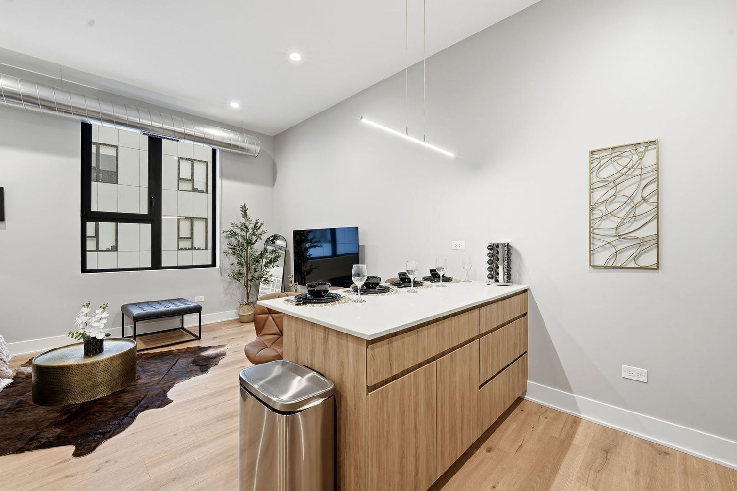 Building Photo - 6044 N Winthrop Ave