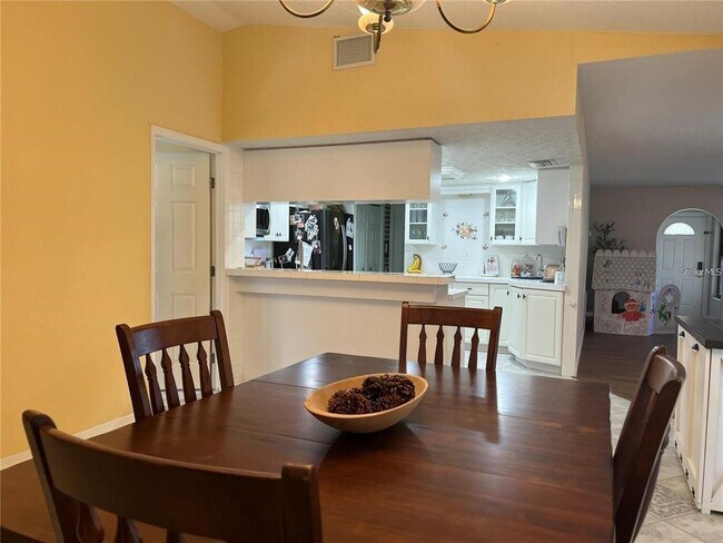 Building Photo - 8748 Forest Lake Dr