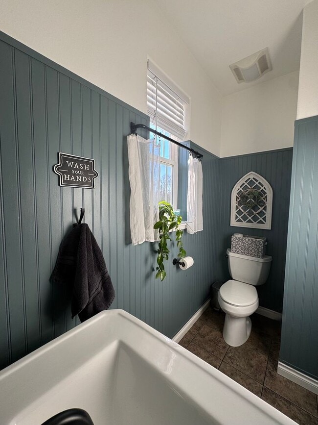 Building Photo - LONG TERM CUSTOM RANCH HOME