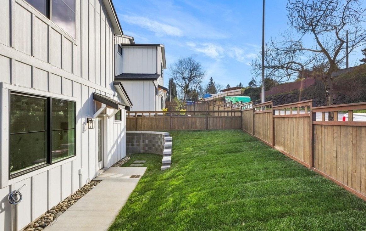 Building Photo - 9420 Olson Pl SW